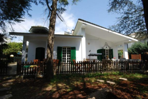 Отель Villa Quattro Pini B&B  Сальве